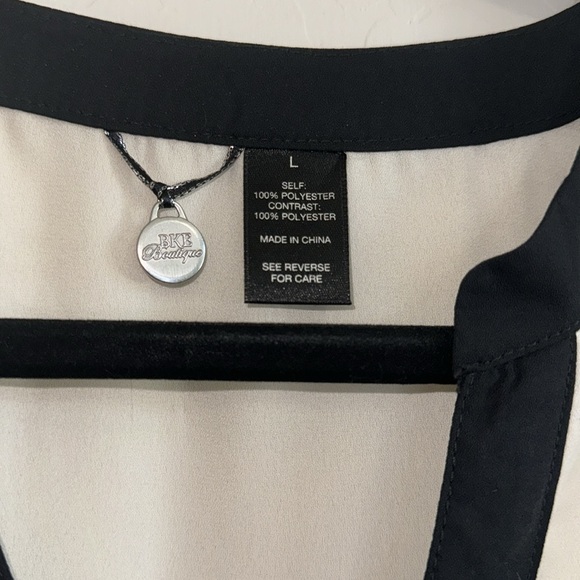 Gorgeous Blouse - Picture 4 of 6